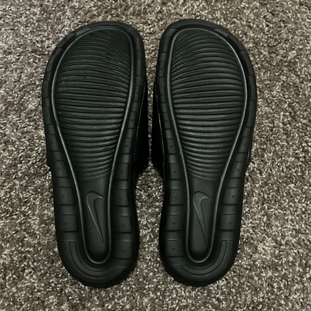 Nike Men's Black Slides - Picture 2 of 3